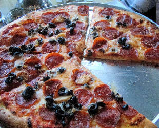 pepperoni & olive pizza